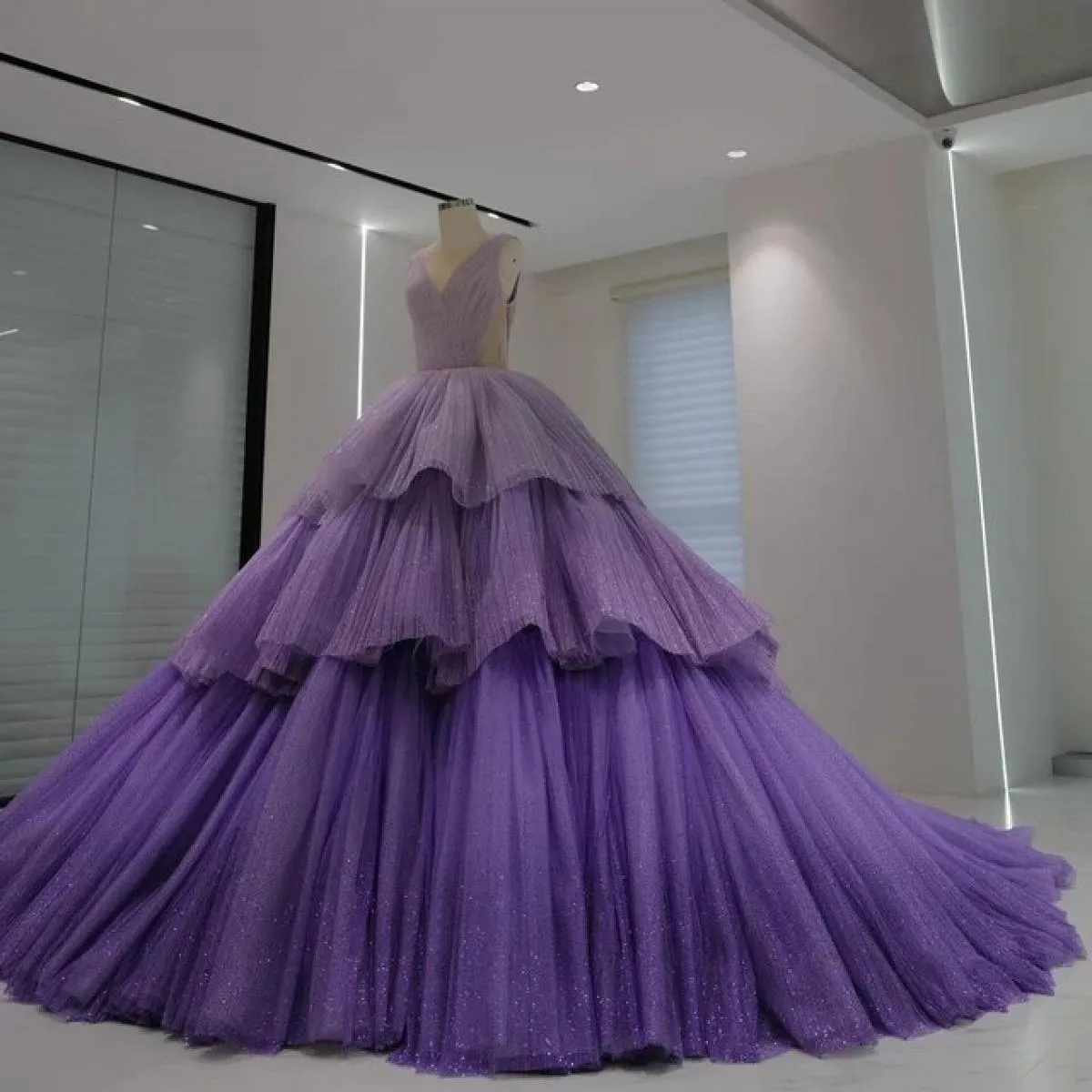 Abito da ballo viola in tulle glitterato Abiti da cerimonia Abiti da cerimonia con volant a strati extra gonfi Abiti da sposa fa