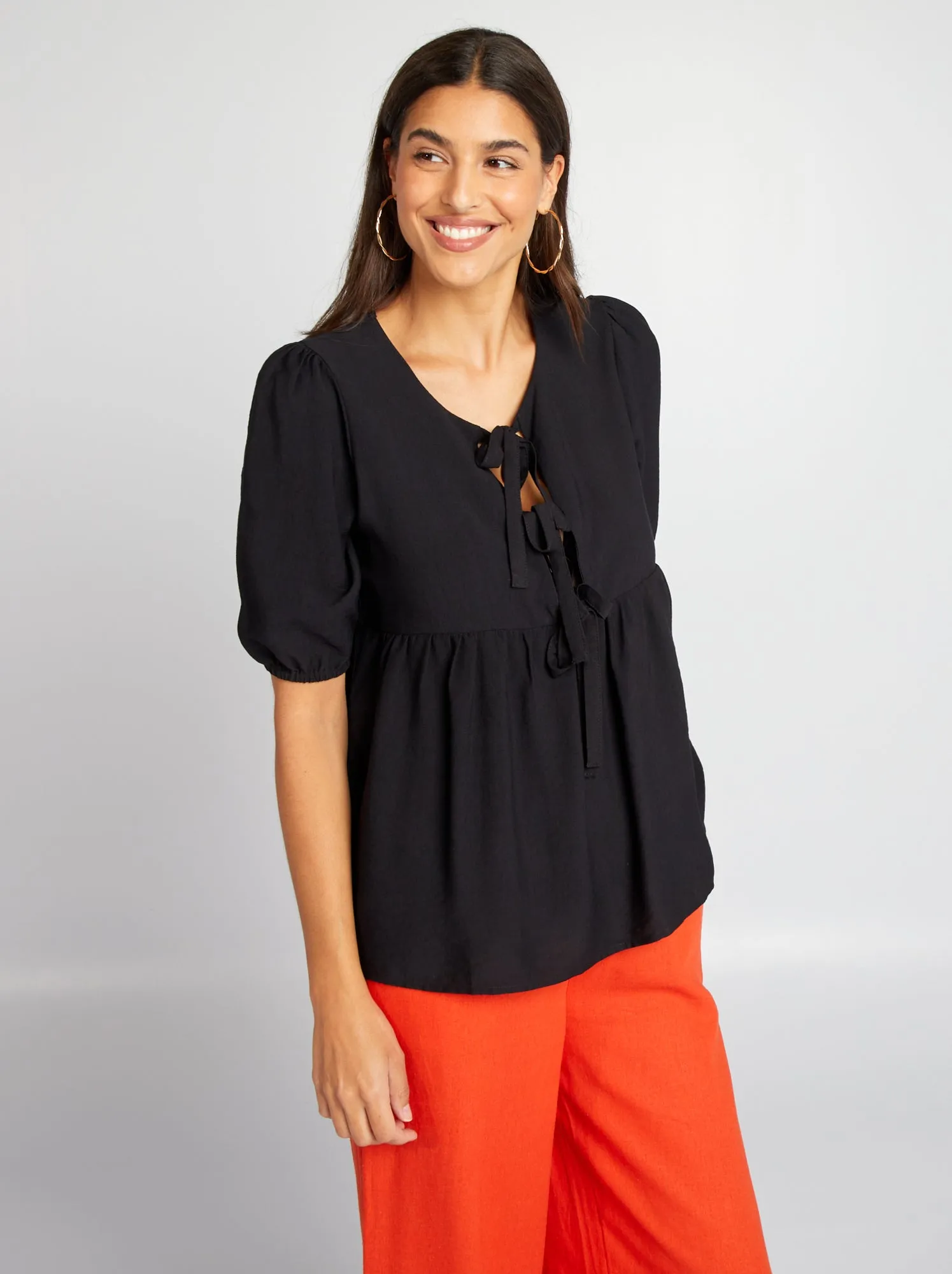 Blusa a sbuffo corta con fiocchi - nero