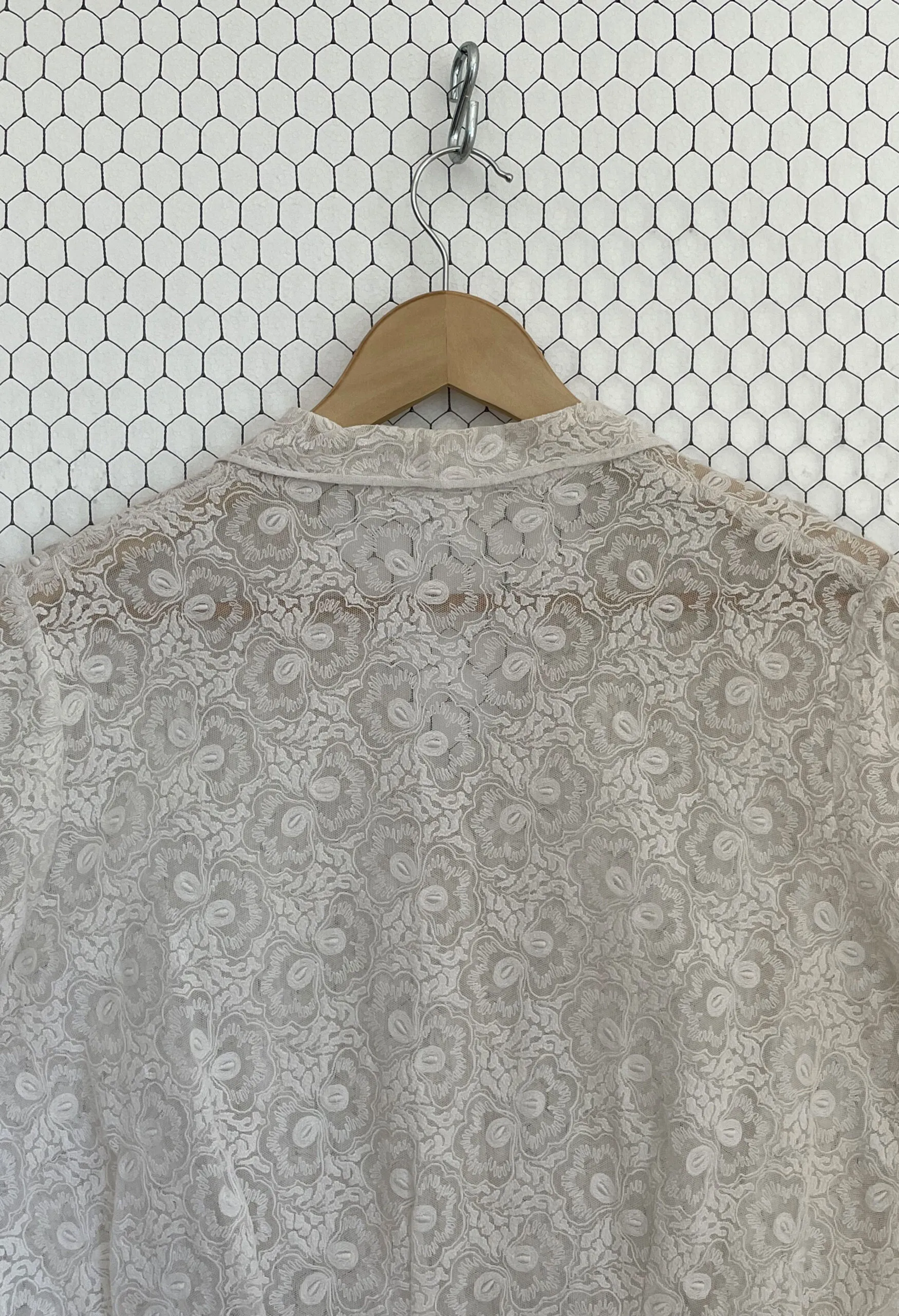 Blusa in tulle bianco ricamato a mano vintage anni ’50