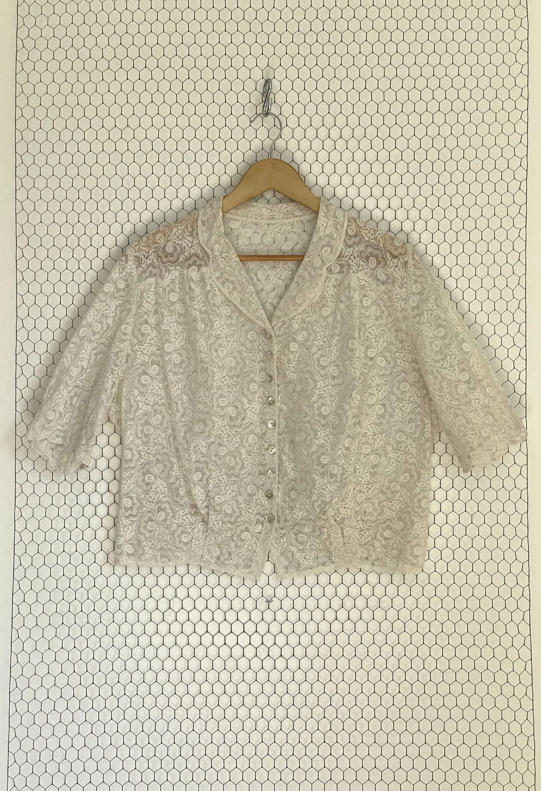 Blusa in tulle bianco ricamato a mano vintage anni ’50