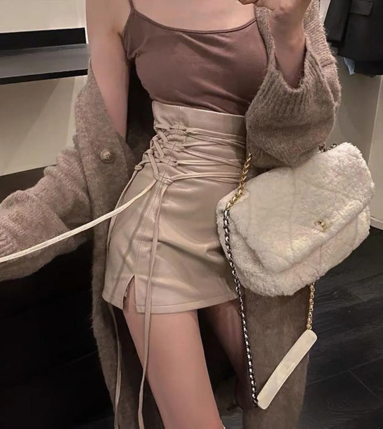 Pu Gonna corta da donna in pelle con lacci Estate 2023 Vita alta Slim Beige Nero Gotico Minigonne Moda