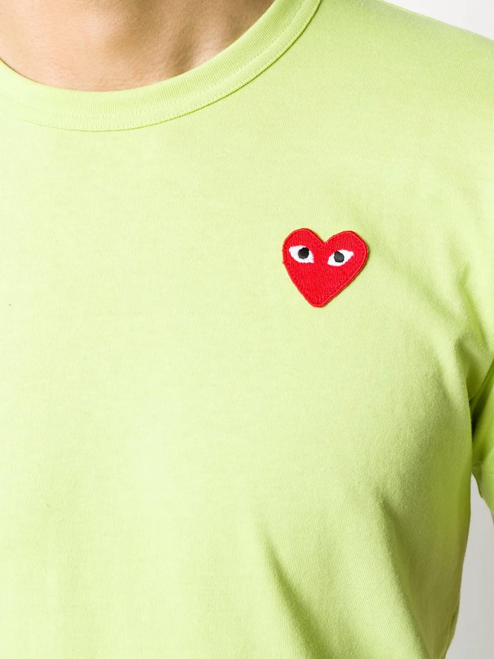 T-shirt con applicazione cuore