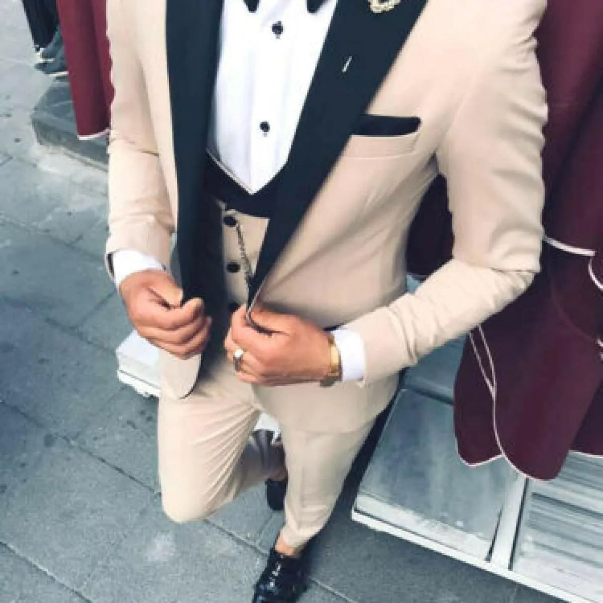 Ultimo costume di moda con risvolto a lancia Giacca da uomo Giacca da sposo Ballo nuziale Abito da lavoro 3 pezzi Slim Fit Tuxed